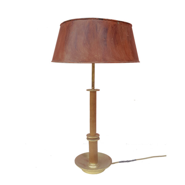 Lampada da tavolo con base in ottone e paralume in metallo dipinto