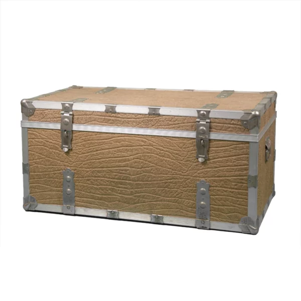 Baule con inserti in metallo