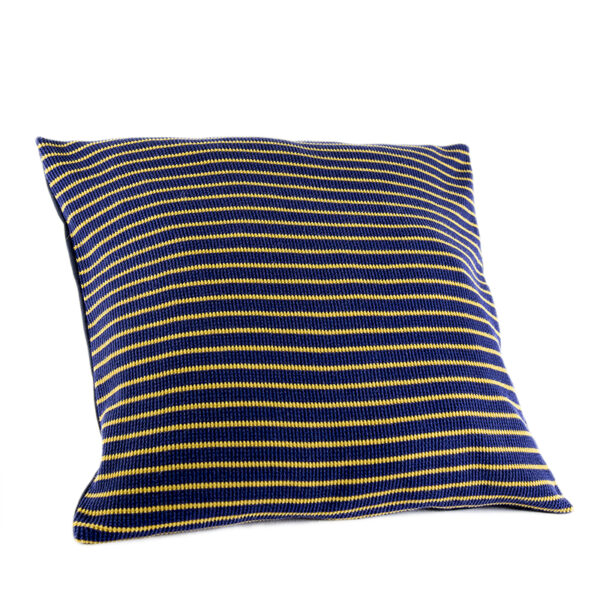 Cuscino con rivestimento in lana con motivo a righe 2