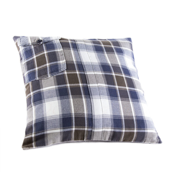 Cuscino con rivestimento in tessuto di cotone modello camicia a quadri blu e marrone