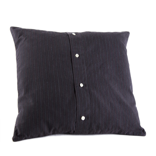 Cuscino con rivesimento in tessuto di cotone modello camicia a righe testa di moro