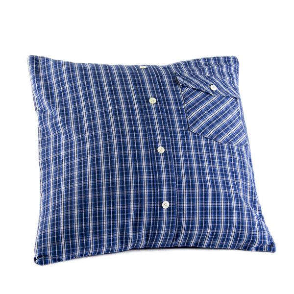 Cuscino con rivestimento in tessuto di cotone modello camicia a quadretti blu e bianchi