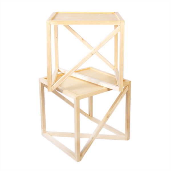 Tavolino di design geometrico in legno