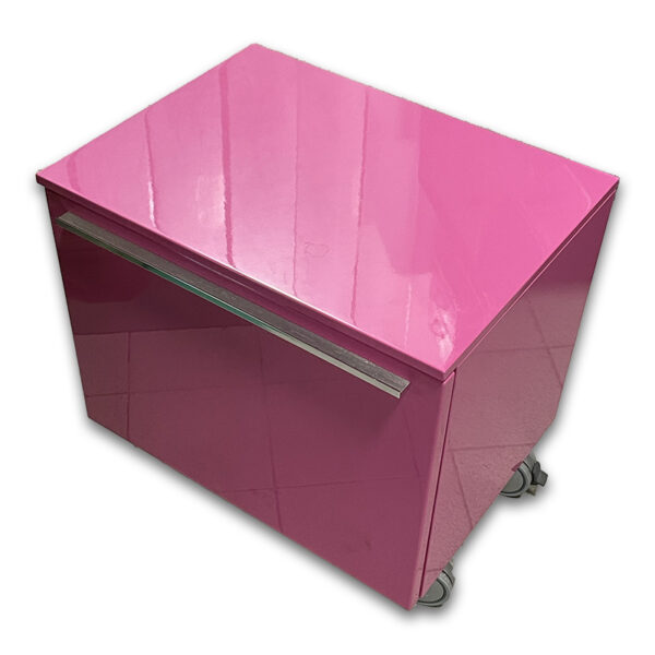 Comodino in metallo rosa con ruote
