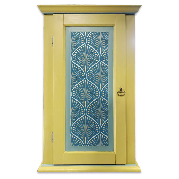 Credenzina vintage con anta e interno decorato
