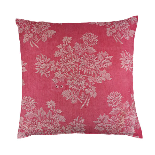 Cuscino rosa con decori floreali