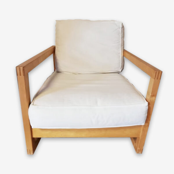 Poltroncina in legno con copertura in cotone bianco