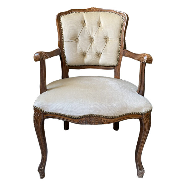 Poltroncina classica con rivestimento crema